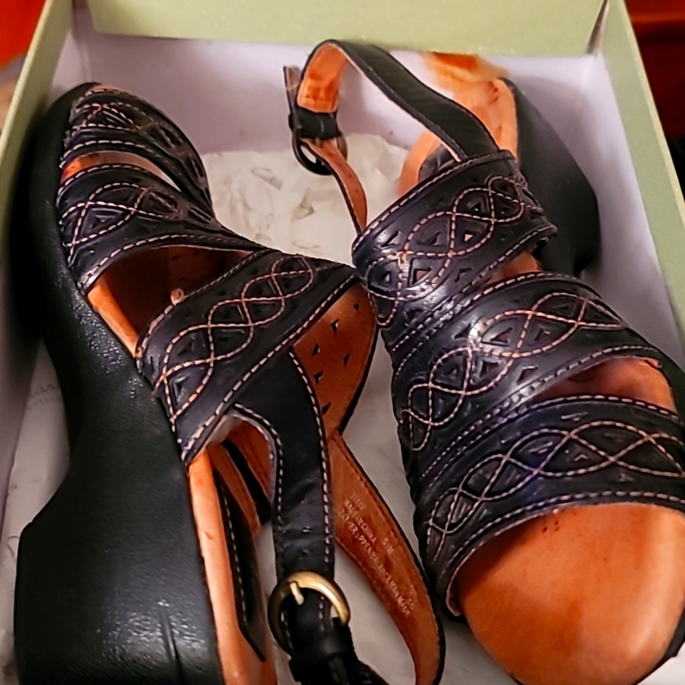 Clarks Black Lea Trophy Prize